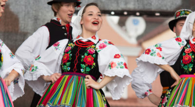 13 danças folclóricas para conhecer e viajar pelo mundo de carona com elas